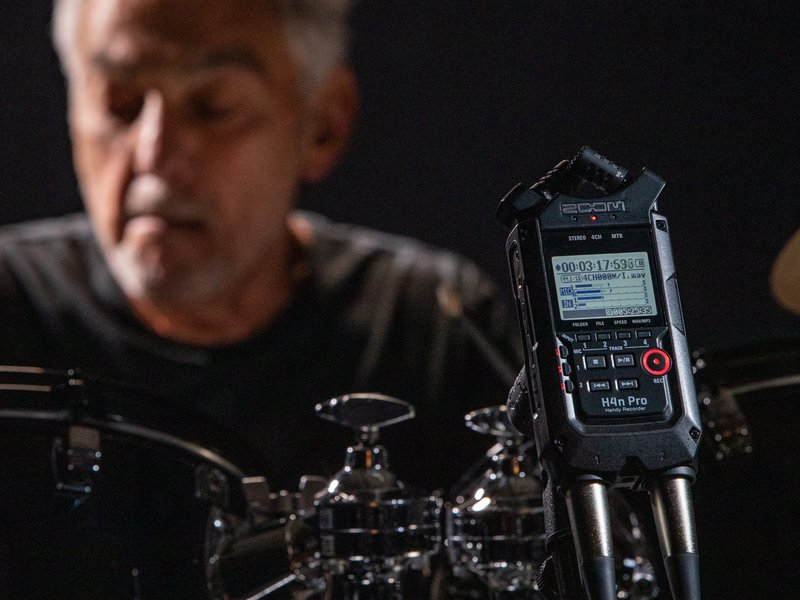 H4n Pro in front of Steve Gadd and his drum kit, recording him playing